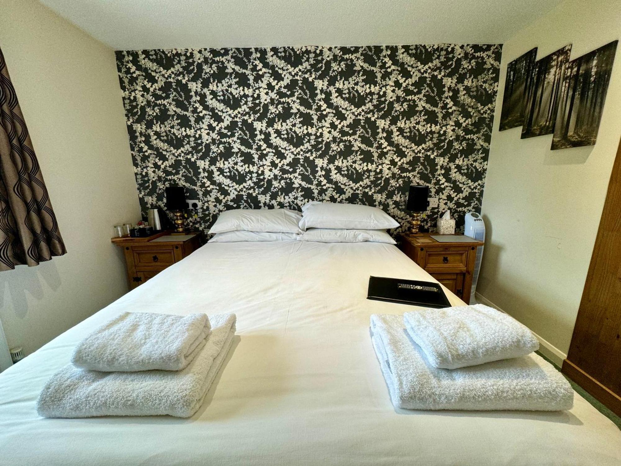 The Half Moon Otel Petersfield Dış mekan fotoğraf
