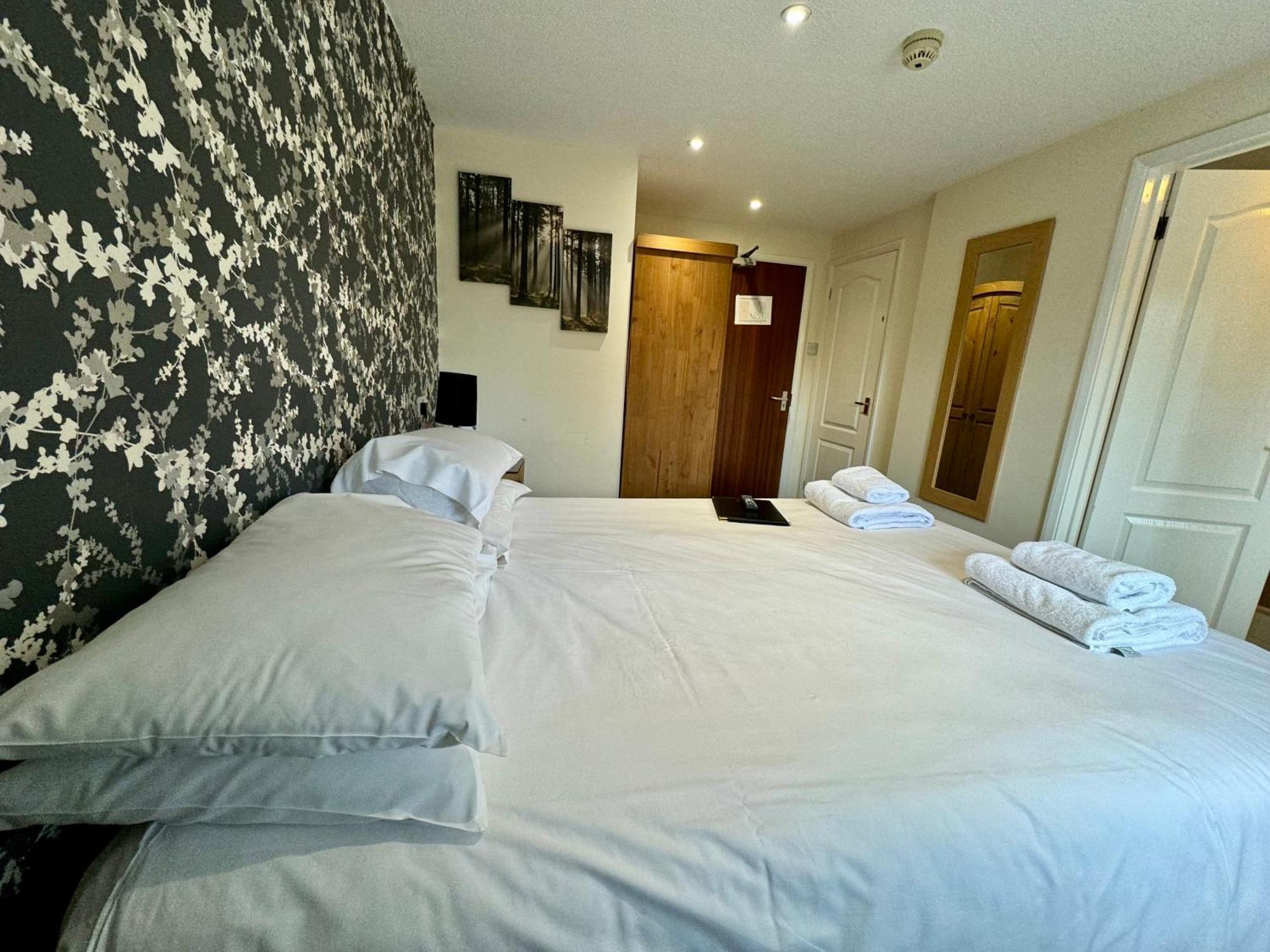 The Half Moon Otel Petersfield Dış mekan fotoğraf